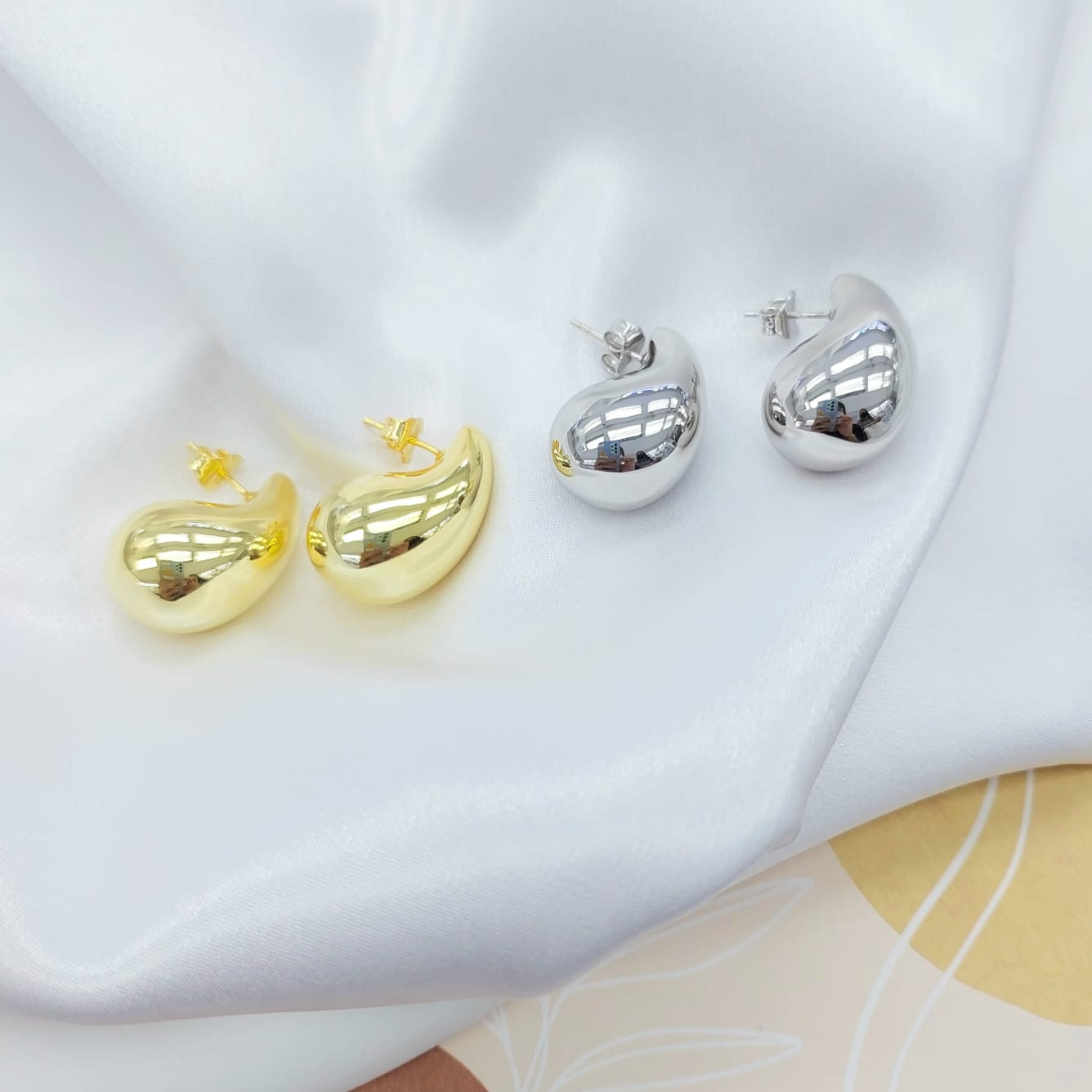 THE TEARDROP EARRING ⋄ STERLING SILVER