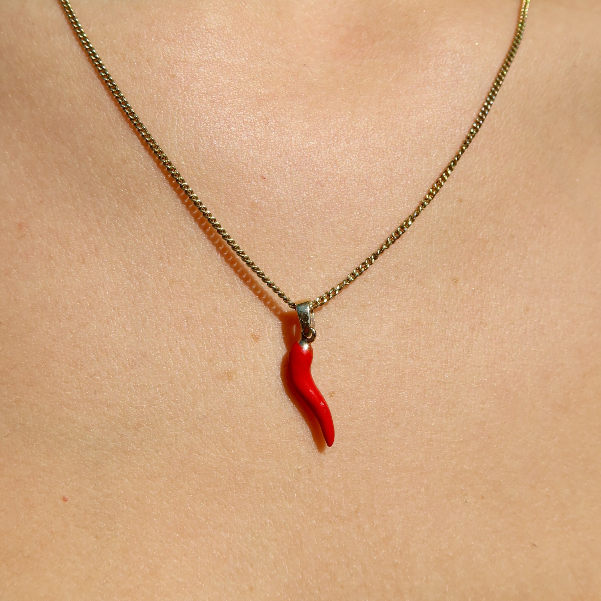 9CT GOLD RED CORNICELLO PENDANT