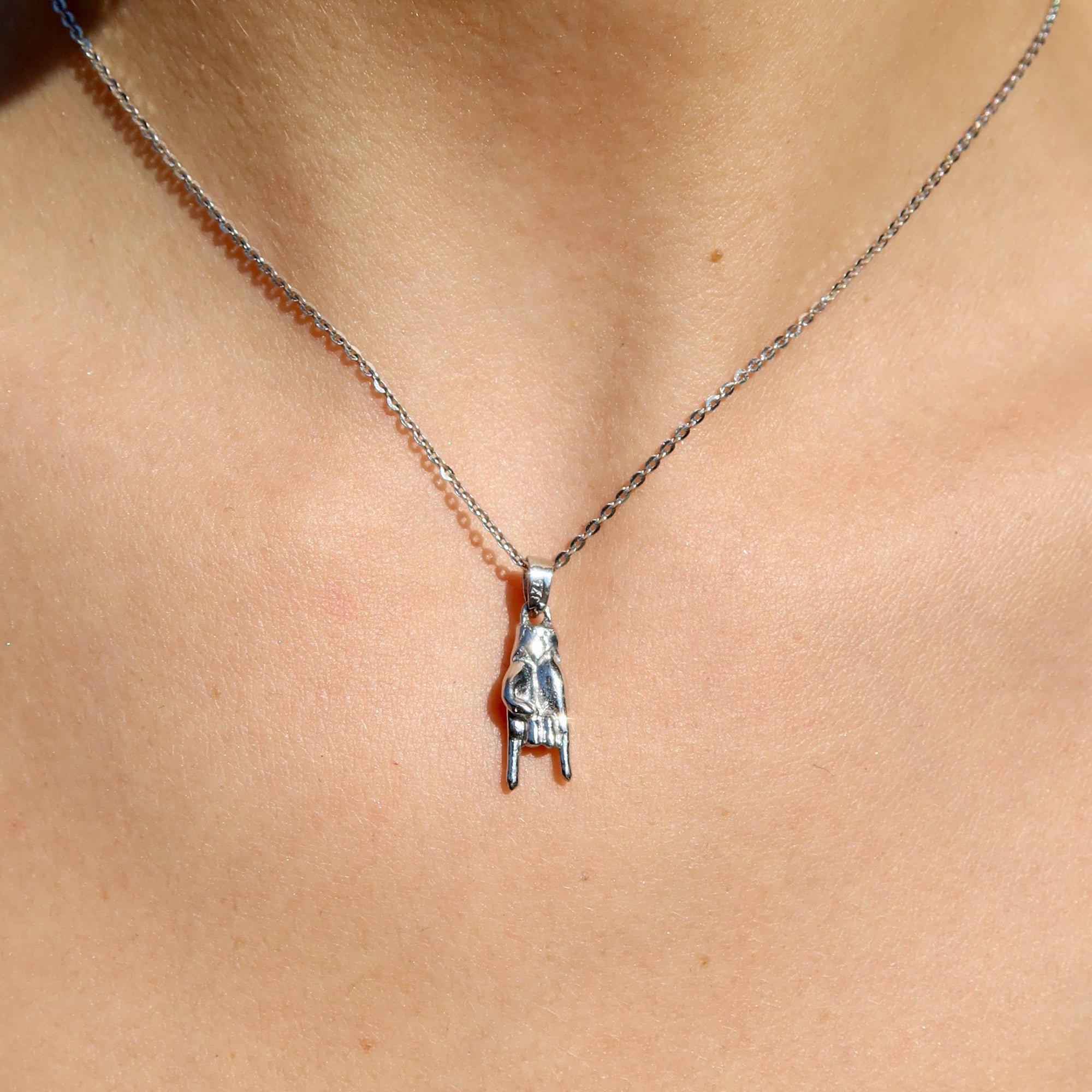 9CT GOLD ITALIAN HAND PENDANT