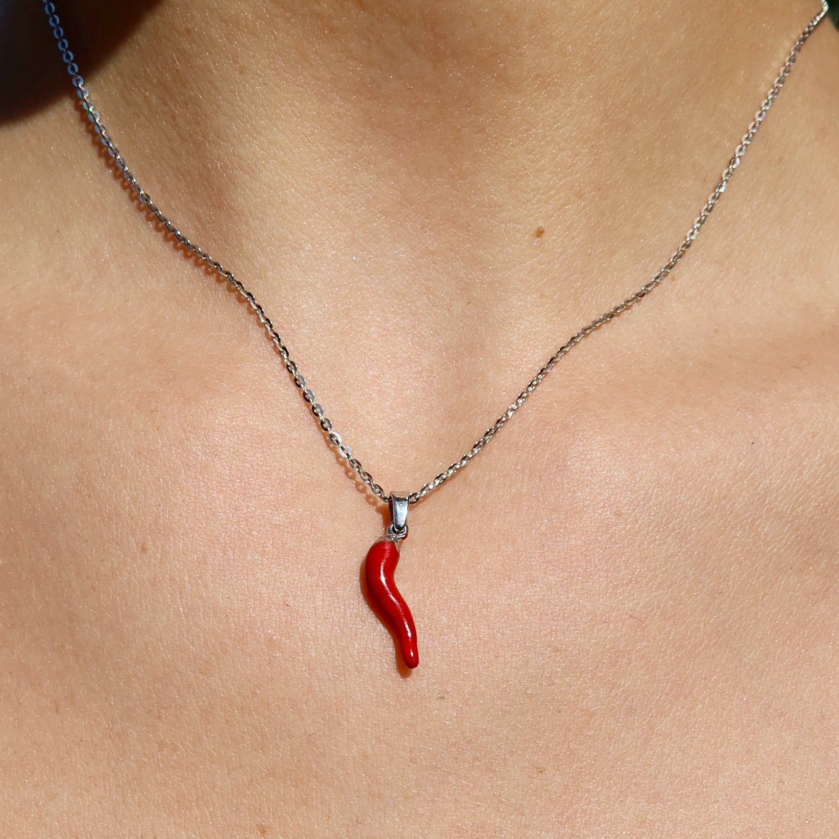 9CT GOLD RED CORNICELLO PENDANT