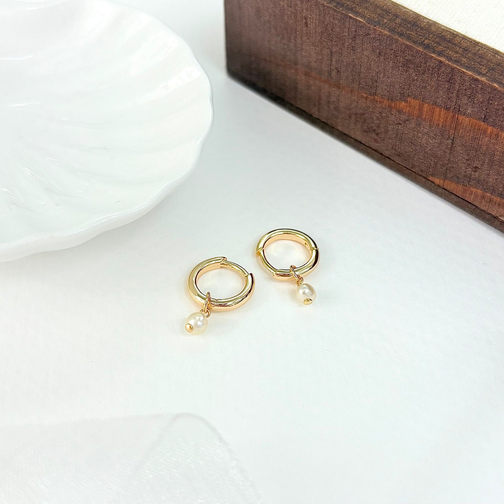 AMARA PEARL HUGGIE EARRINGS- STERLING SILVER