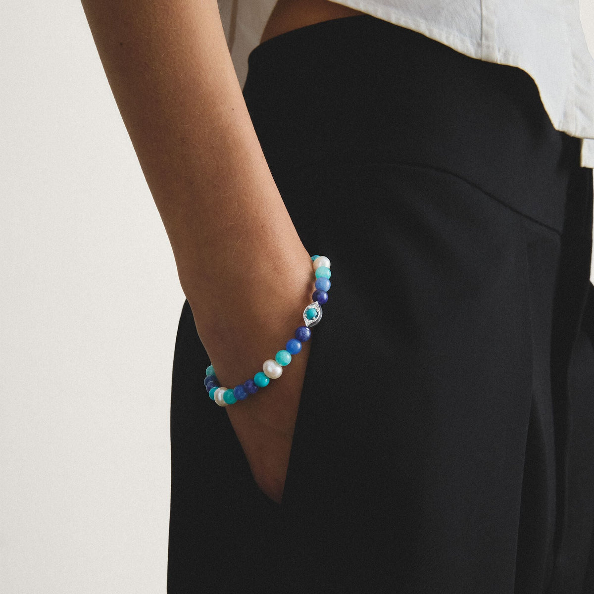 Bracelet with pearls and stones
