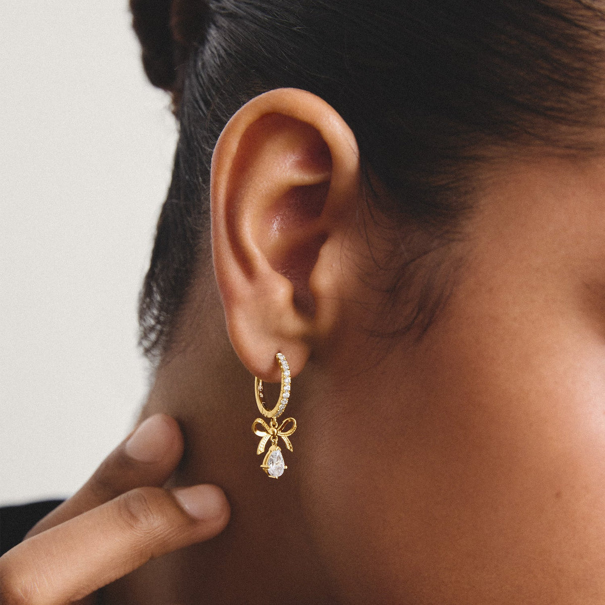 Hoop earrings Bow with zirconia in teardrop shape