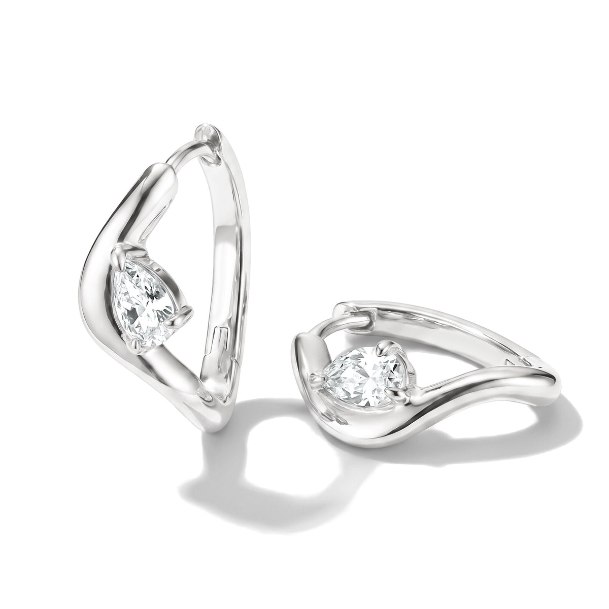 Hoop earrings with zirconia in teardrop shape