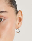 Hoop earrings wave-shaped