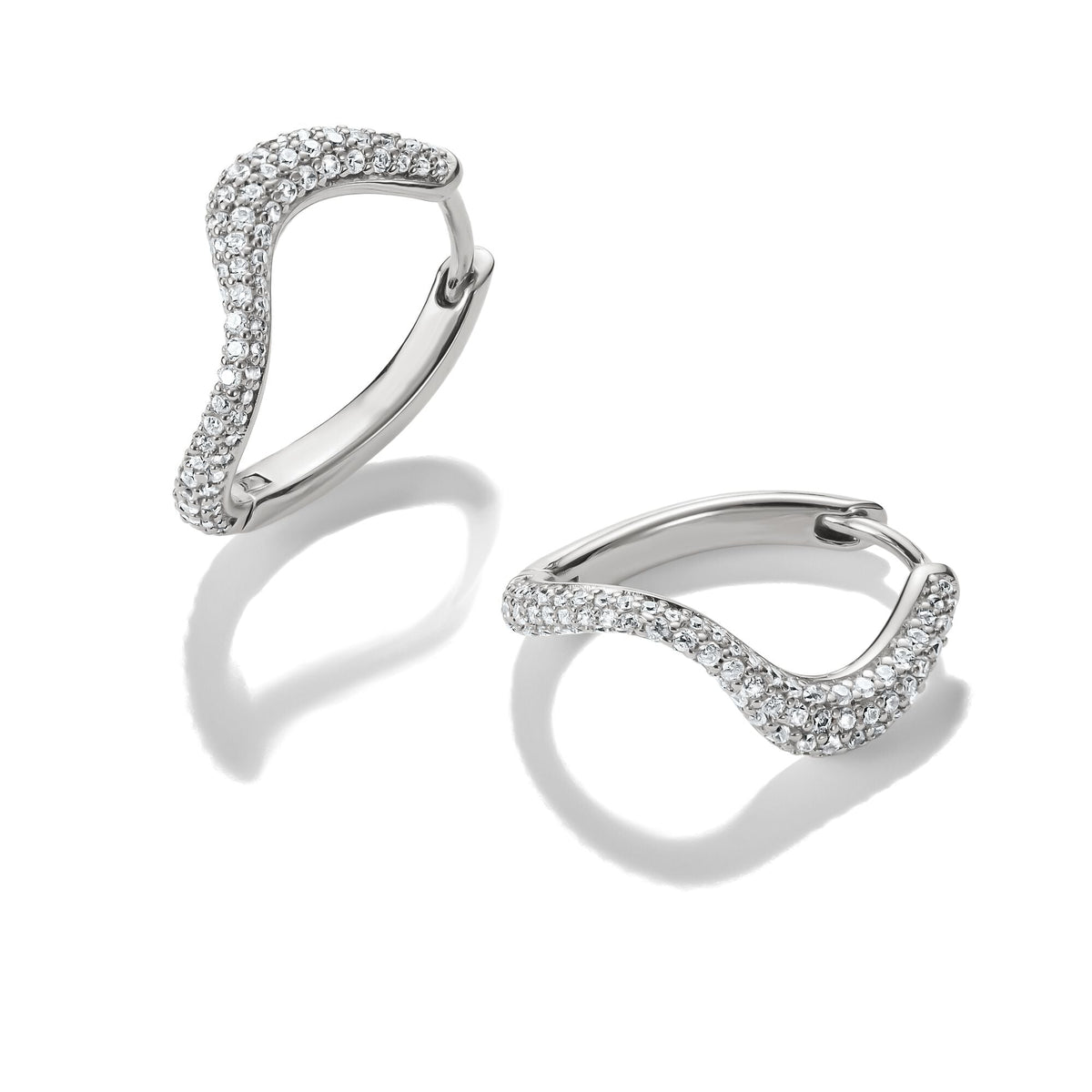 Wavy hoop earrings with zirconia