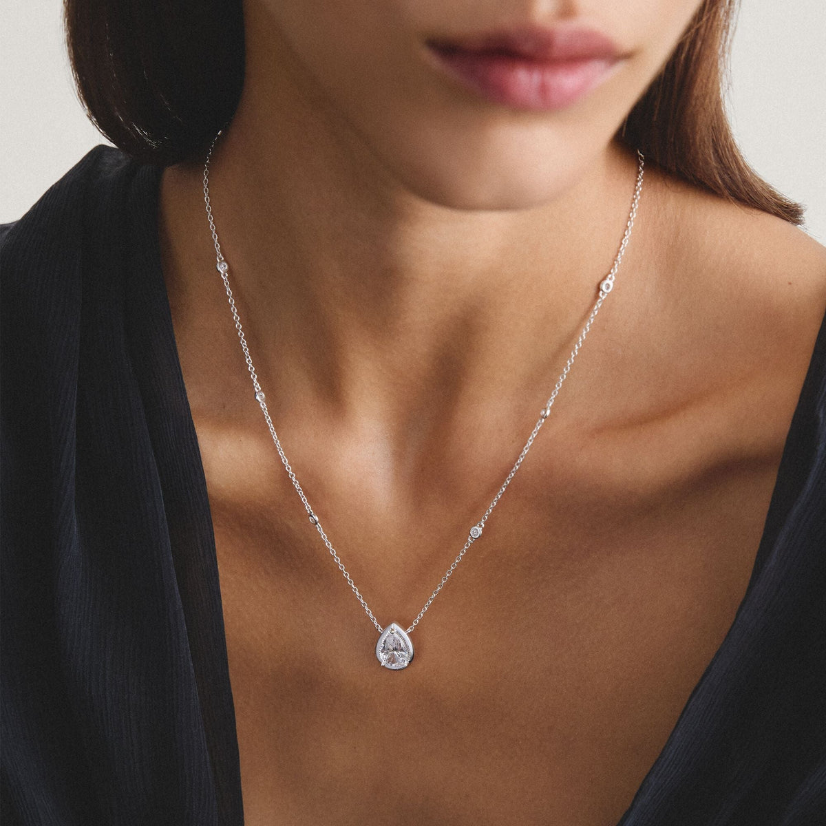 Chain with zirconia in teardrop shape