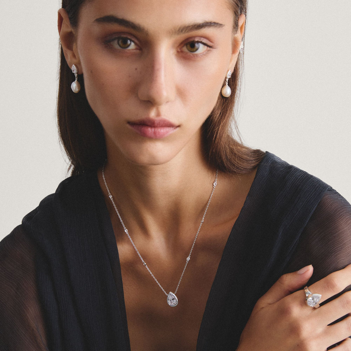 Chain with zirconia in teardrop shape