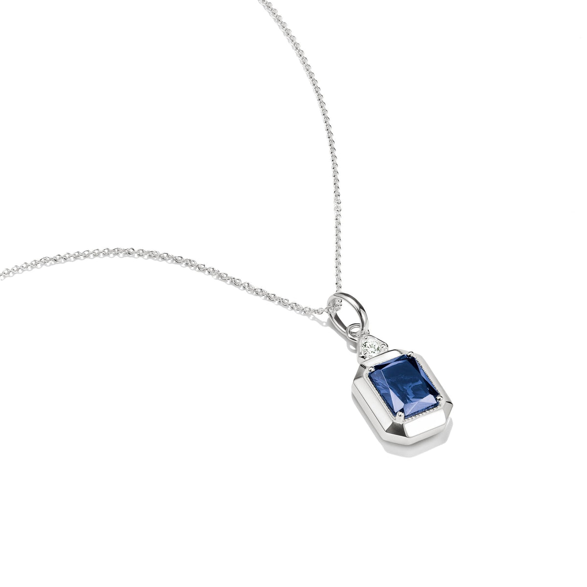Chain with nanocrystal