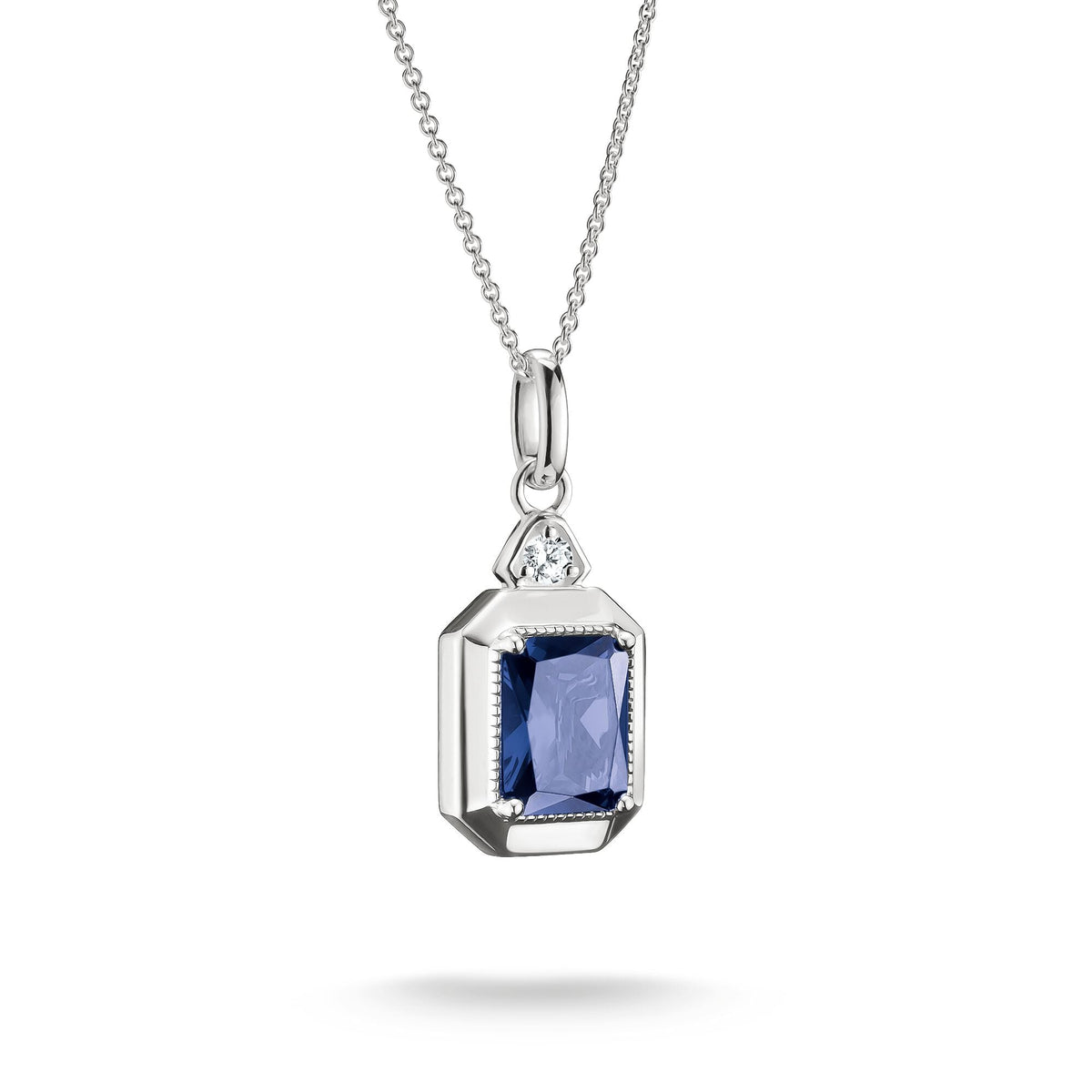 Chain with nanocrystal