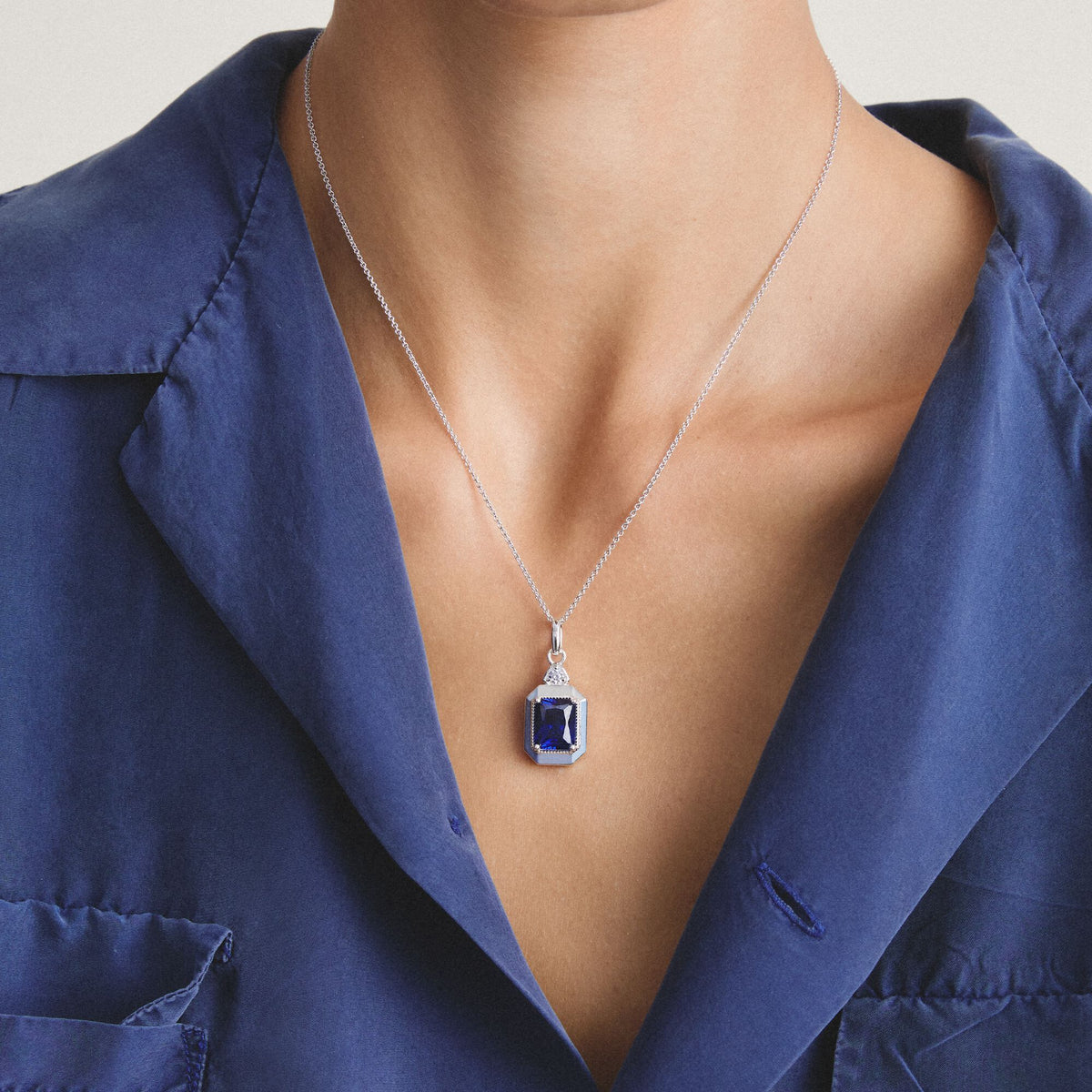Chain with nanocrystal
