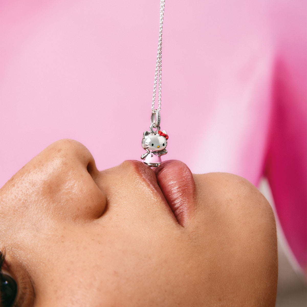 Hello Kitty Necklace pink