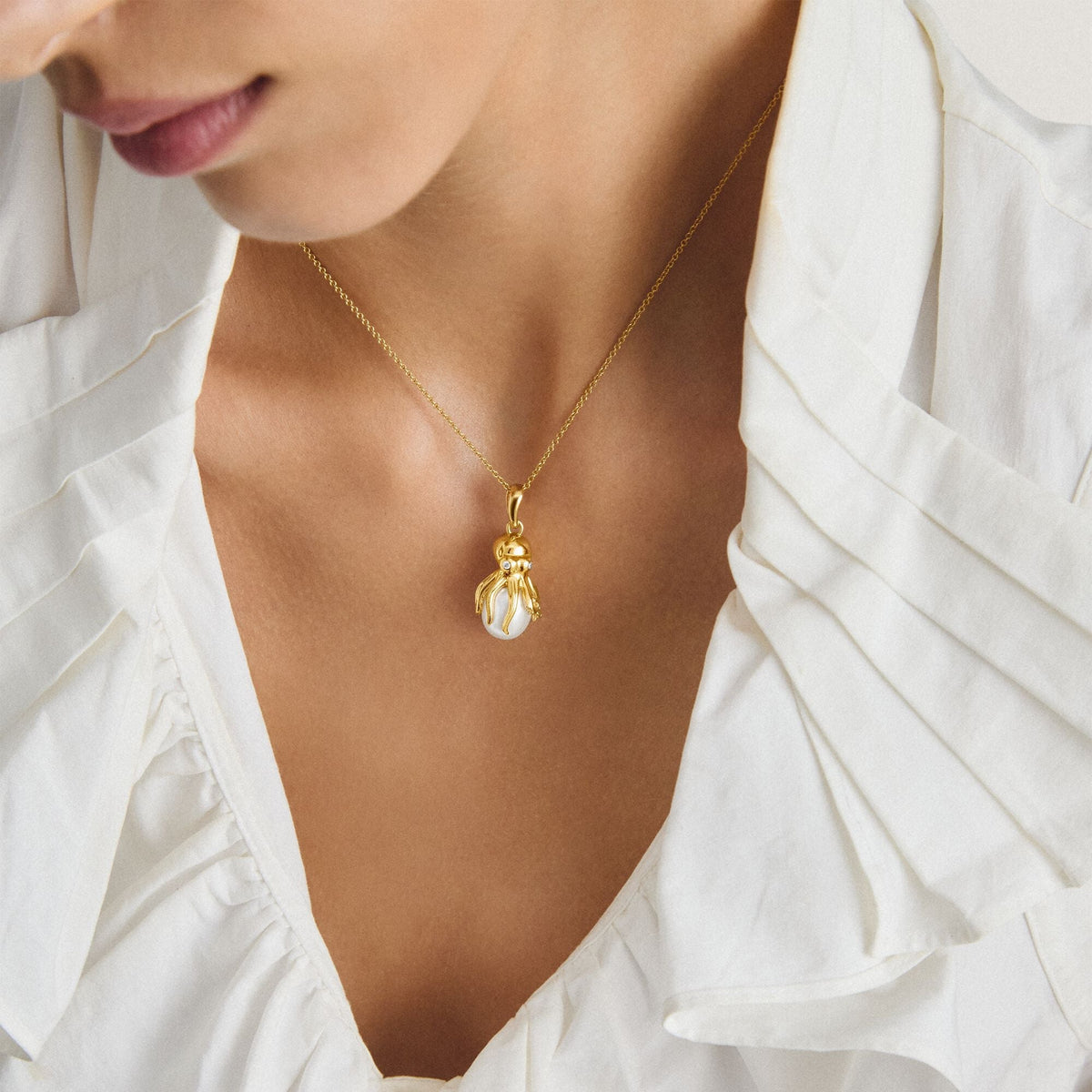 Pendant octopus with pearl