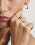 Ring with zirconia in wave shape